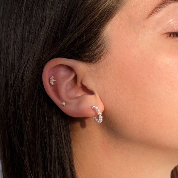 Pearl hoop earrings, gold hoop earring, pearl bridal earring, - Picture 7 of 9